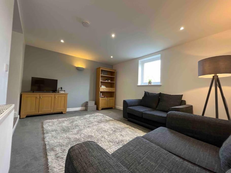 Modern 2 Bedroom Flat In Town Centre آبيريستويث المظهر الخارجي الصورة