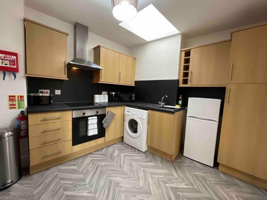 Modern 2 Bedroom Flat In Town Centre آبيريستويث المظهر الخارجي الصورة